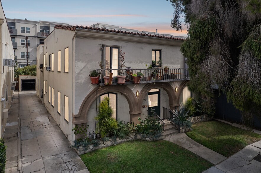 664 S Cloverdale Ave, Los Angeles, CA for sale - Building Photo - Image 2 of 9