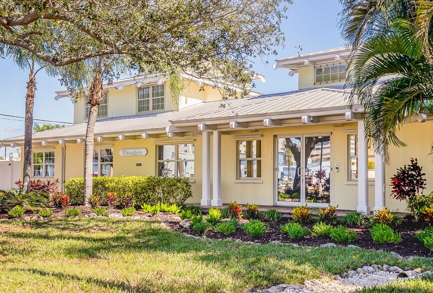 525 8th St W, Bradenton, FL à vendre - Photo du bâtiment - Image 1 de 66