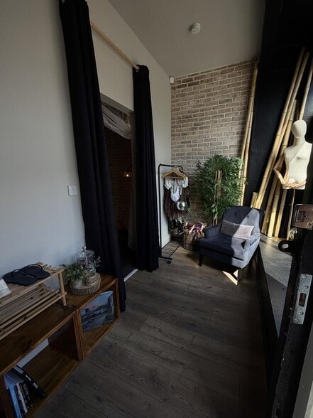 21-23 Glendale Gdns, Leigh On Sea for lease - Interior Photo - Image 3 of 5