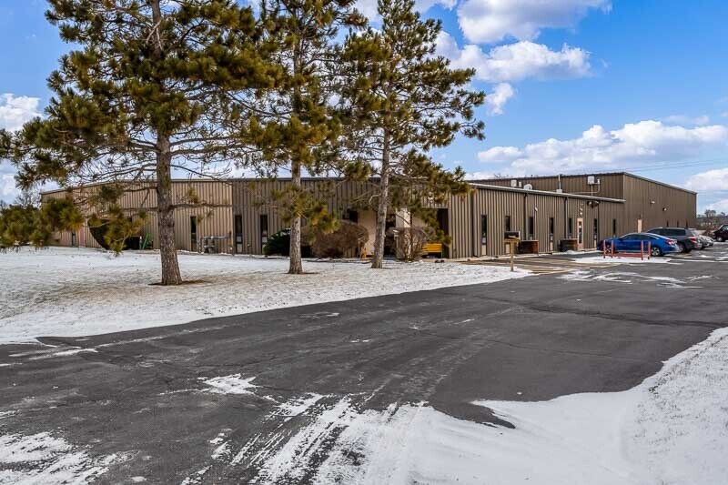 13647 Metric Rd, Roscoe, IL à louer - Photo du bâtiment - Image 3 de 65