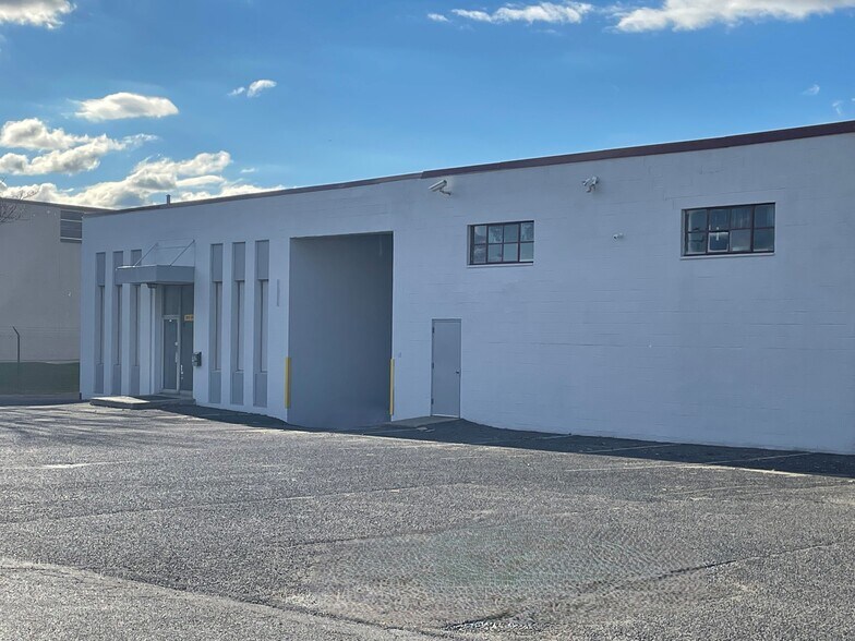 150 Commerce Rd, Carlstadt, NJ à louer - Photo du bâtiment - Image 2 de 10