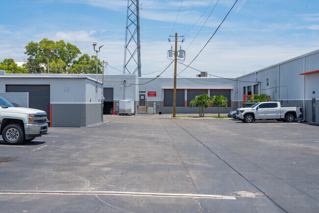 Plus de détails pour 4128 NW 10th Ave, Oakland Park, FL - Industriel à louer