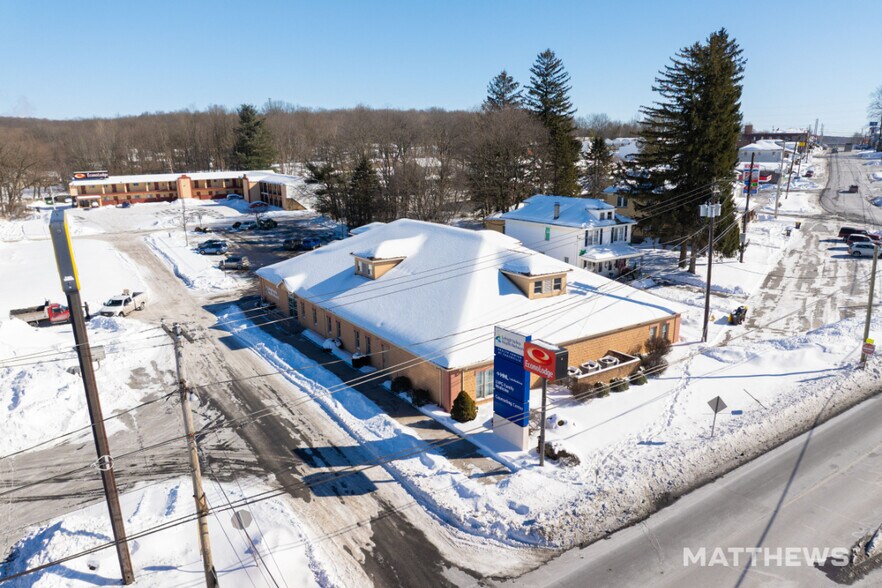 10 E Spruce St, Frackville, PA à vendre - Photo du bâtiment - Image 2 de 3