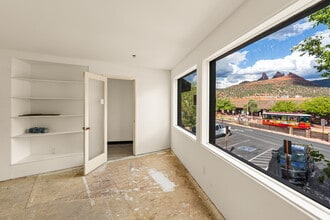 273 N State Route 89A, Sedona, AZ for lease Interior Photo- Image 2 of 14