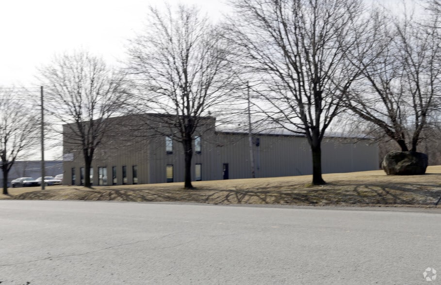 425 Boul Ford, Châteauguay, QC for sale - Building Photo - Image 2 of 15