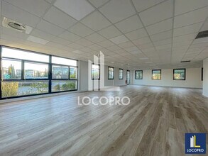 Office in Aix-en-Provence for lease Interior Photo- Image 1 of 9