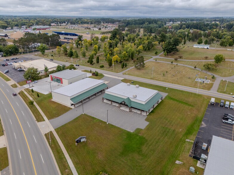 2500 E Main St, Merrill, WI à vendre - Photo du bâtiment - Image 2 de 34