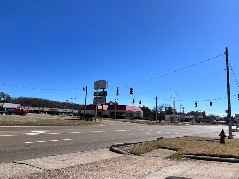 2236 Washington St, Forrest City, AR for sale - Primary Photo - Image 1 of 5