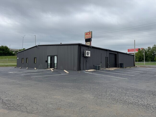 More details for 6547 E Skelly Dr, Tulsa, OK - Industrial for Lease