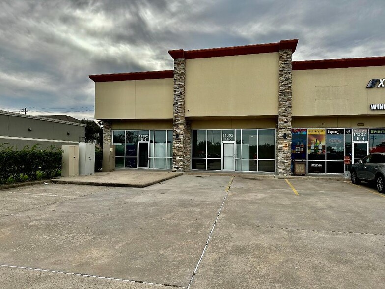 11302 Space Center, Houston, TX for lease - Building Photo - Image 2 of 15