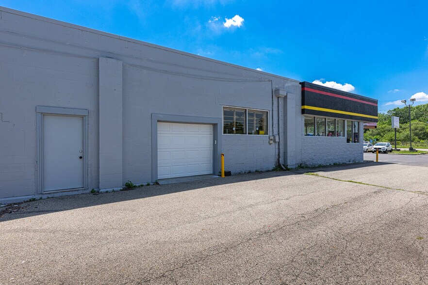 1684-1692 Woodman Dr, Dayton, OH à vendre - Photo du bâtiment - Image 2 de 5