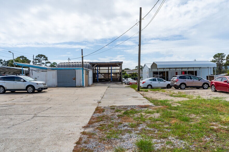 60 Beal Pky SW, Fort Walton Beach, FL à louer - Photo du bâtiment - Image 3 de 6