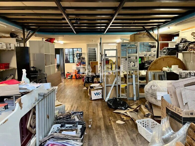 Retail in Lyon for lease - Interior Photo - Image 3 of 6