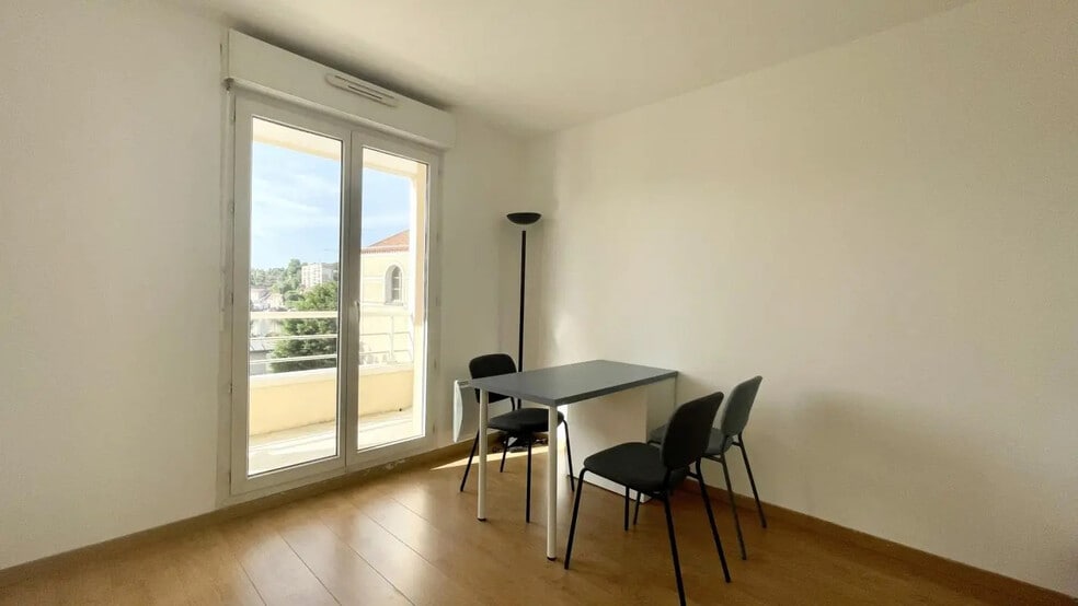 Bureau dans Corbeil-Essonnes à louer - Photo intérieure - Image 3 de 9