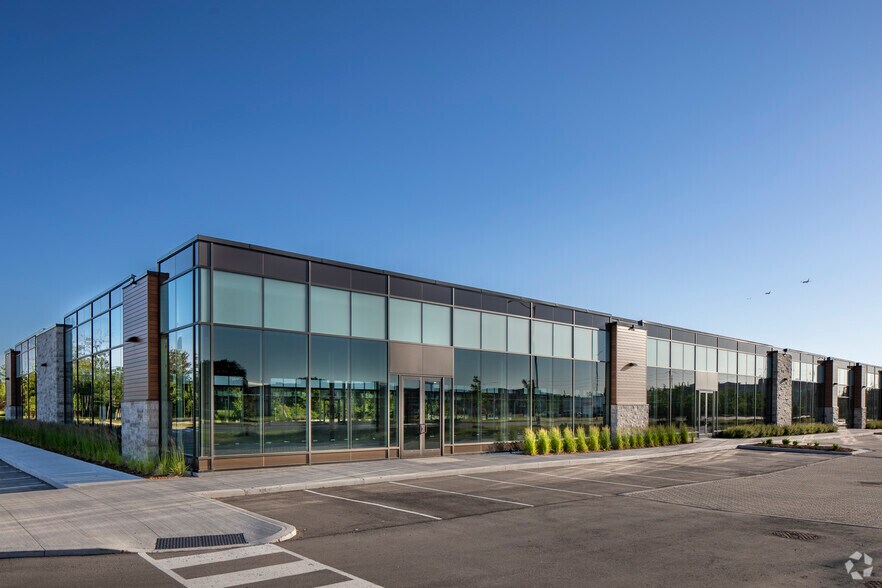 2105 Matheson Blvd E, Mississauga, ON à louer - Photo du bâtiment - Image 2 de 8