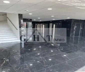 Office in Villeneuve-la-Garenne for lease - Lobby - Image 3 of 4