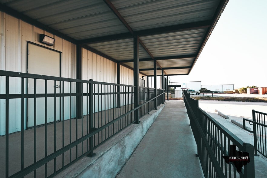 12955 WRIGHT, Creedmoor, TX for sale - Building Photo - Image 3 of 35