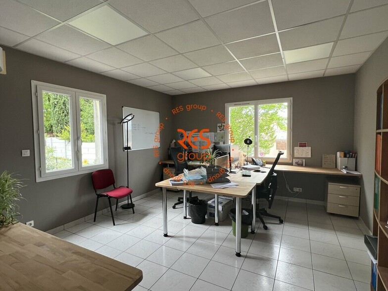 Office in Eysines for sale - Interior Photo - Image 2 of 9