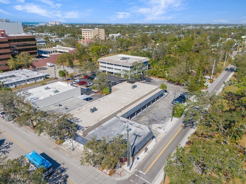 2075 Main St, Sarasota, FL à vendre - Photo du bâtiment - Image 2 de 7