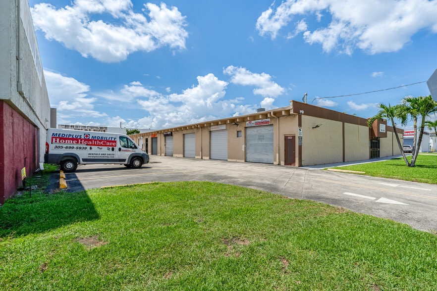 7440-7458 NW 8th St, Miami, FL for lease - Building Photo - Image 2 of 5