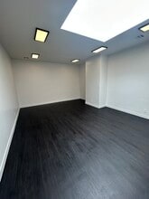 327-331 N Beverly Dr, Beverly Hills, CA for lease Building Photo- Image 2 of 3