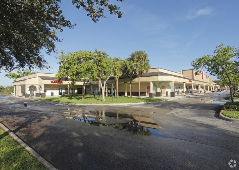 5503-5795 S University Dr, Davie, FL à louer - Photo principale - Image 2 de 5