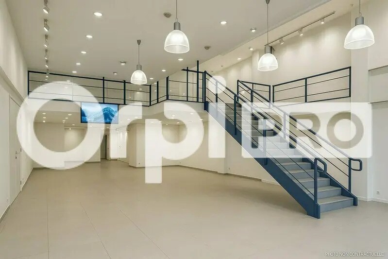 Retail in Montluçon for lease - Interior Photo - Image 1 of 1