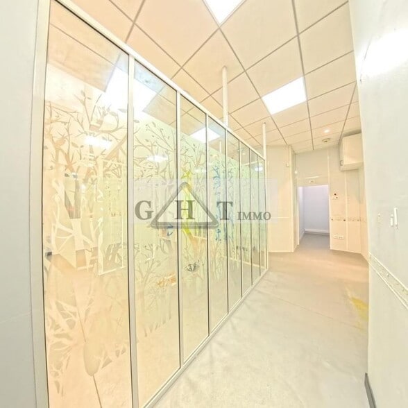 Retail in Créteil for sale - Interior Photo - Image 3 of 8