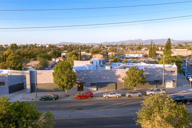Plus de détails pour 3751 E Olympic Blvd, Los Angeles, CA - Local d'activités à louer