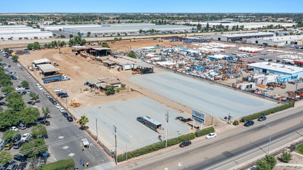 2910 S Cherry Ave, Fresno, CA à vendre - Photo du bâtiment - Image 2 de 7