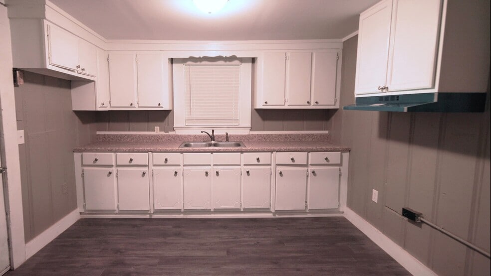 341 N Spring St, Tupelo, MS for sale - Commercial Listing Video - Image 2 of 7