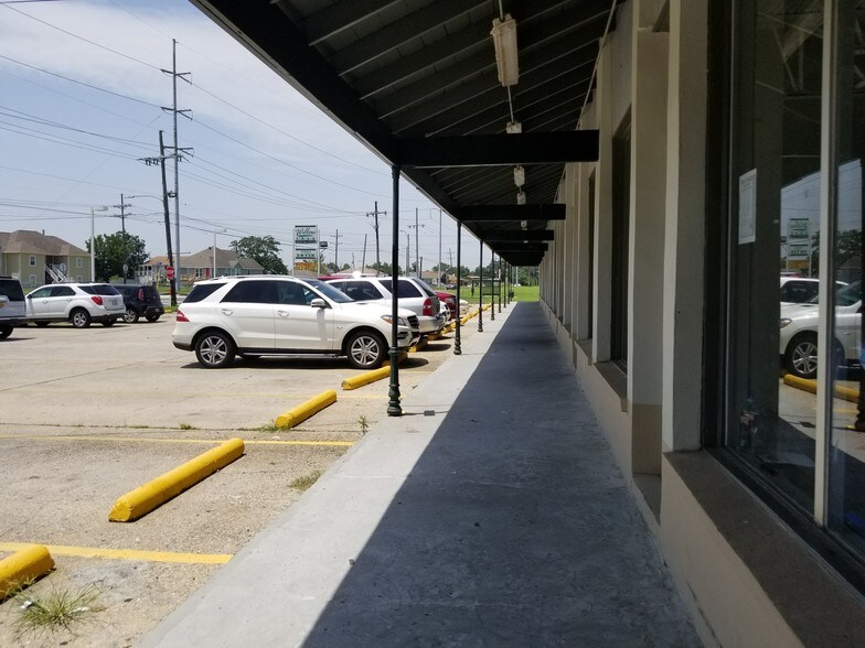 7701 Dwyer Blvd, New Orleans, LA à louer - Photo du bâtiment - Image 3 de 3