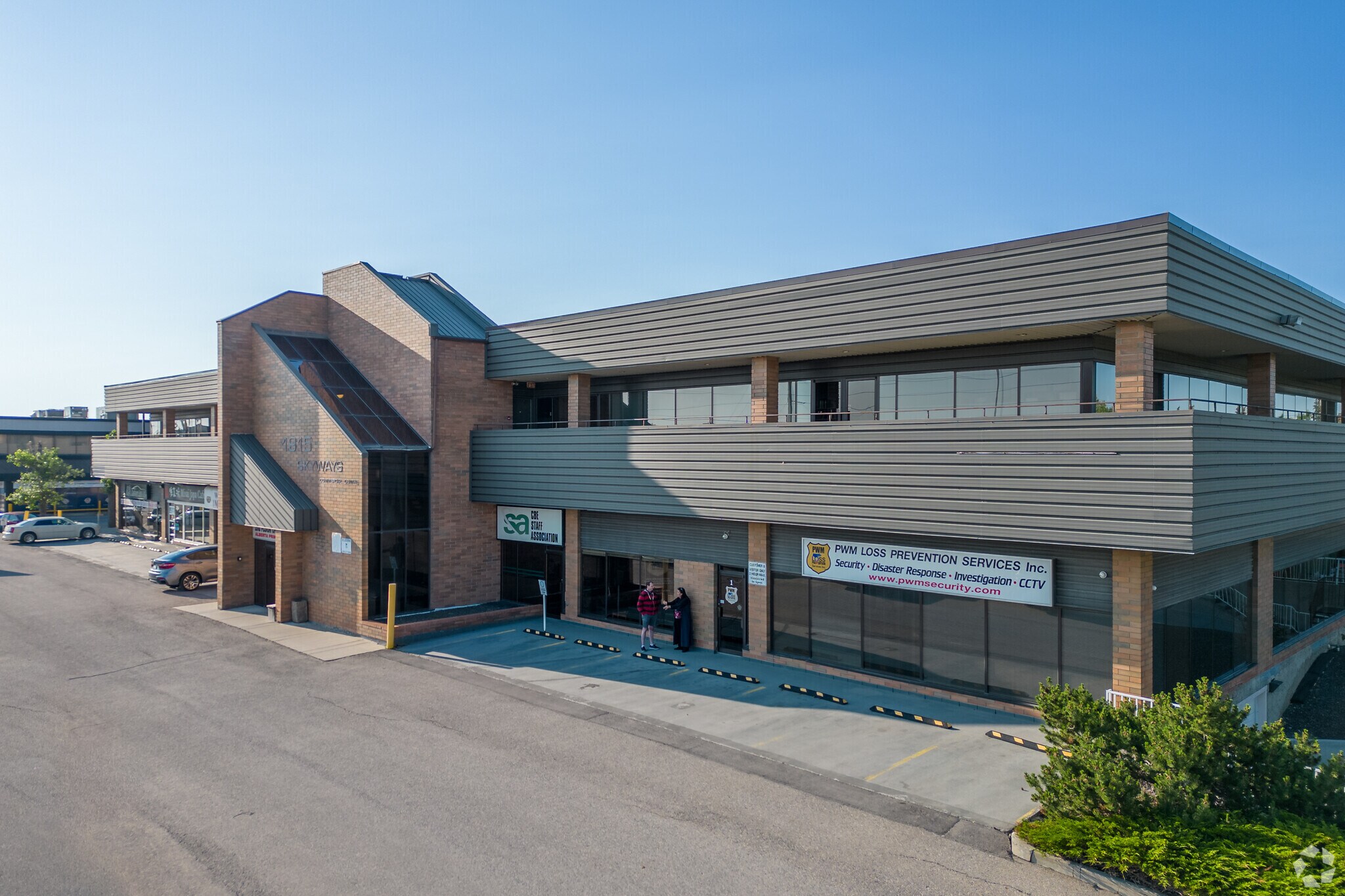 1915 32 Av NE, Calgary, AB à vendre Photo du bâtiment- Image 1 de 16