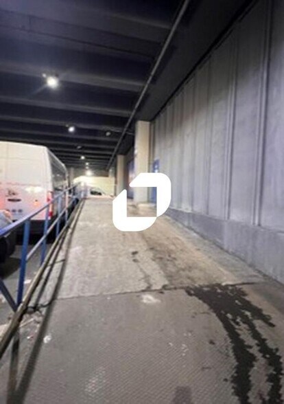 Flex in Montreuil for lease - Building Photo - Image 2 of 4
