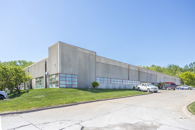 Plus de détails pour 1202 Thomas Beck Rd, Des Moines, IA - Local d'activités à louer