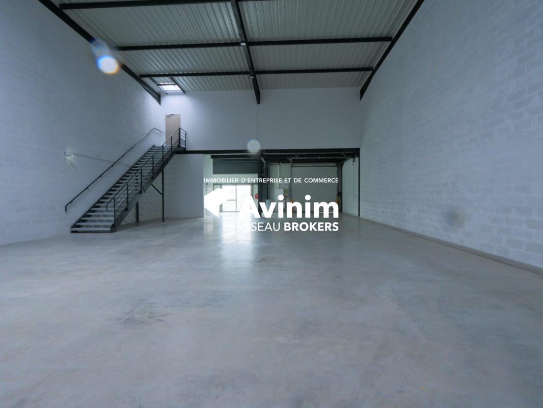 Industrial in Le Thillay for lease Interior Photo- Image 1 of 3