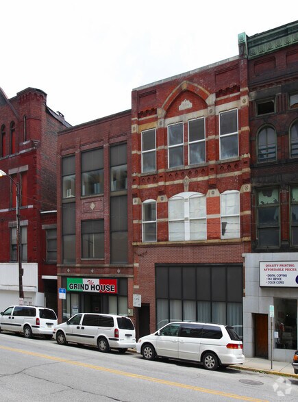 209-211 Franklin St, Johnstown, PA à louer - Photo du bâtiment - Image 2 de 3