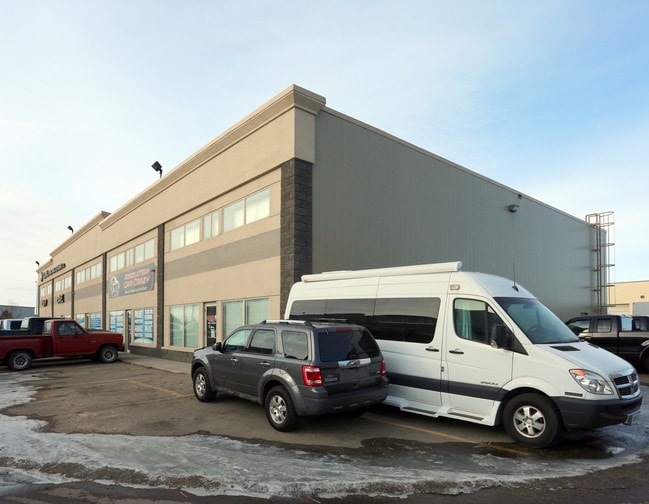 Plus de détails pour 13083 156 St NW, Edmonton, AB - Flex à vendre