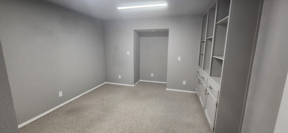 4959 E Dakota Ave, Fresno, CA à louer - Photo du bâtiment - Image 2 de 5