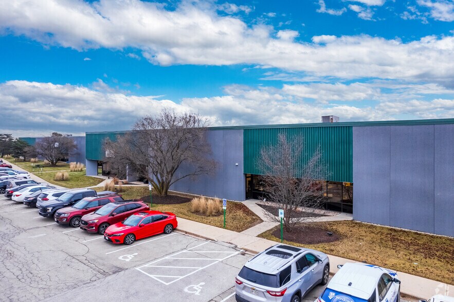 N56W13525-N56W13605 Silver Spring Dr, Menomonee Falls, WI à louer - Photo du bâtiment - Image 2 de 6