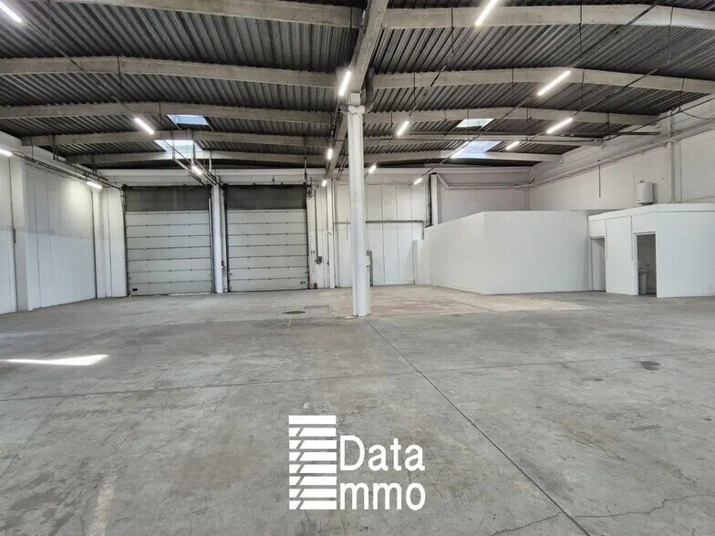 Industrial in Valenton for lease - Building Photo - Image 2 of 5