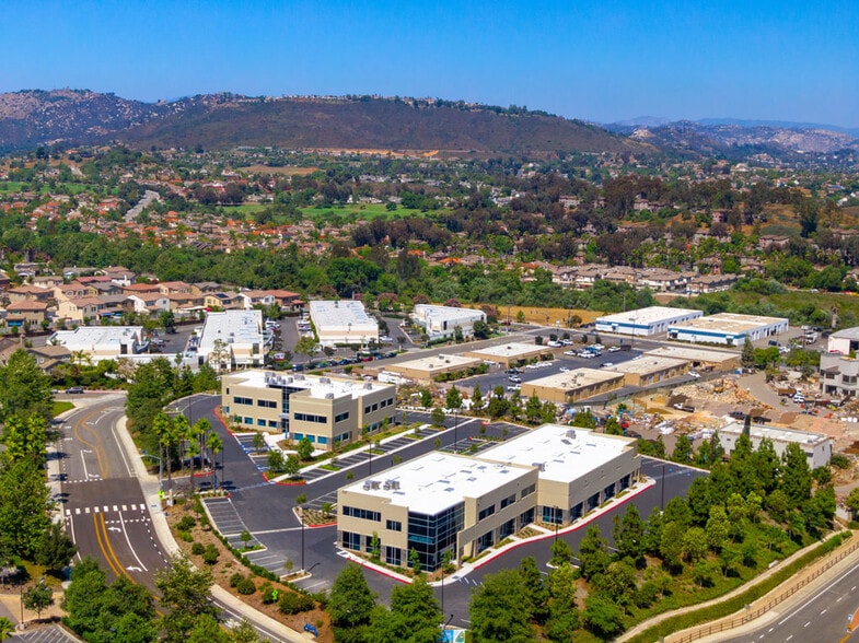 737, 747, 777 Windy Point Drive portefeuille de 2 propriétés à vendre sur LoopNet.ca - Photo du bâtiment - Image 3 de 5