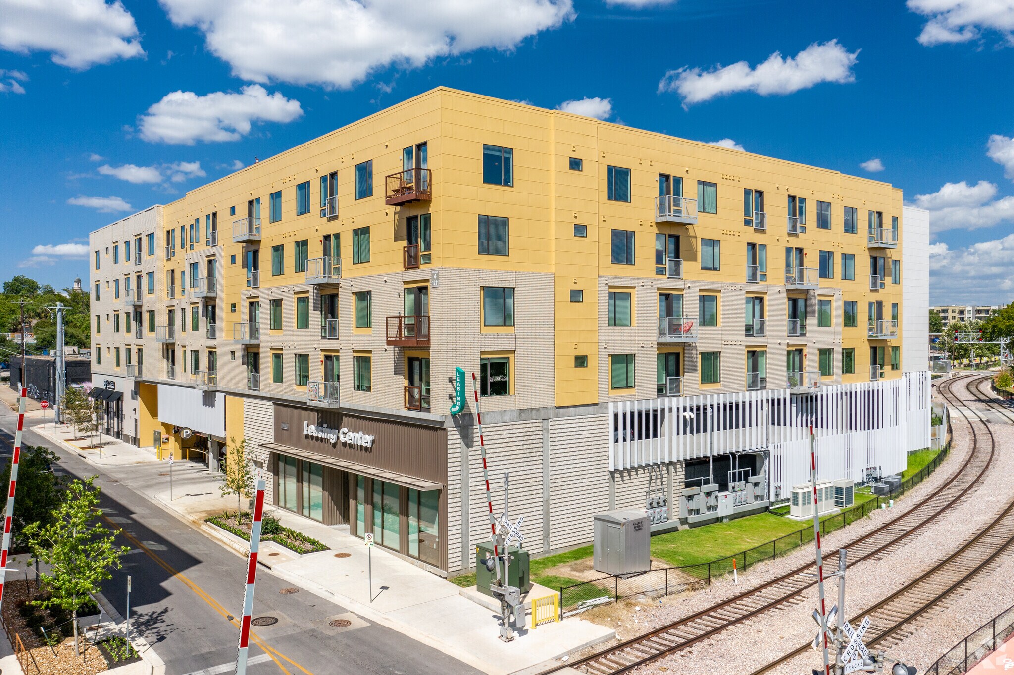 1211 E 5th St, Austin, TX for lease Primary Photo- Image 1 of 76