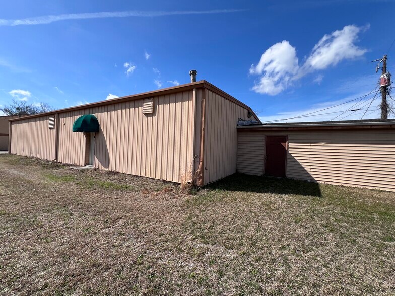 3 Base St, West Columbia, SC à louer - Photo principale - Image 1 de 20
