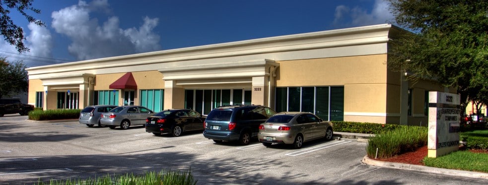 3222 Commerce Pl, West Palm Beach, FL for lease - Primary Photo - Image 1 of 9