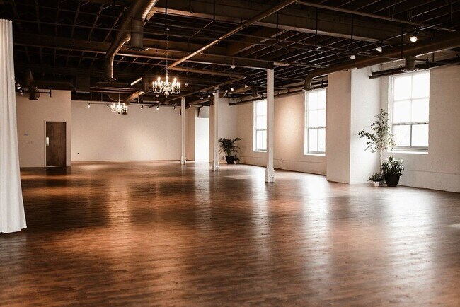 Plus de détails pour 15-17 Pitkin St, Rochester, NY - Bureau, Local d'activités à louer