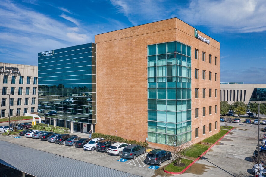 7908 N Sam Houston Pky W, Houston, TX for lease - Building Photo - Image 1 of 3