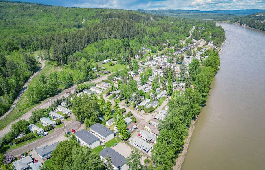 654 N Fraser Dr, Quesnel, BC à vendre - Aérien - Image 3 de 11