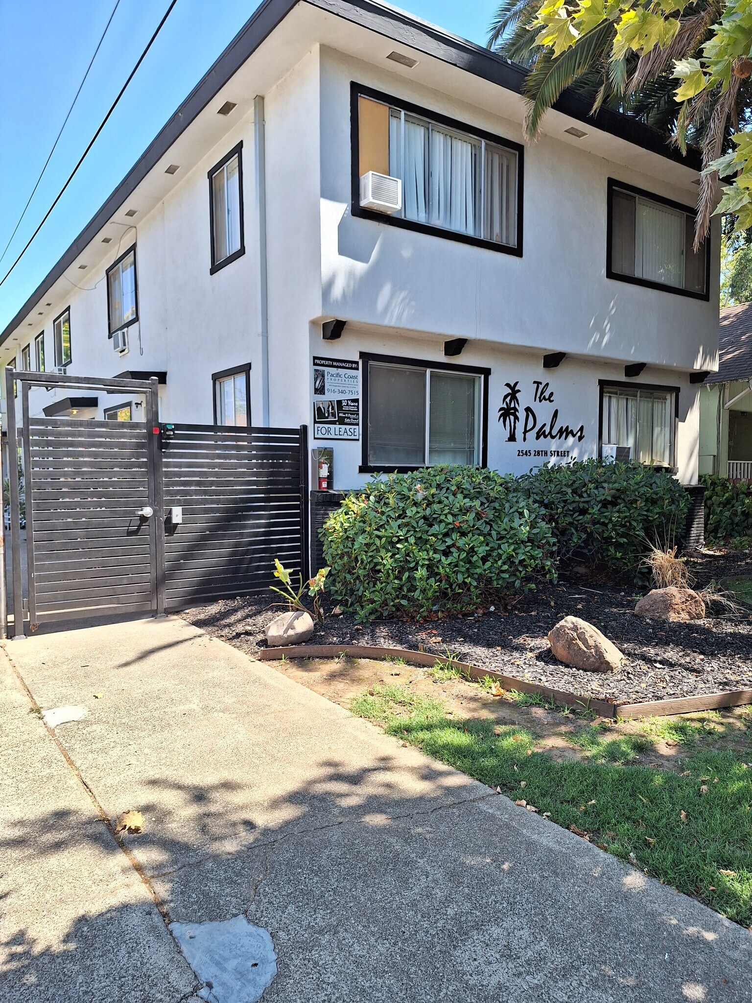 2545 28th St, Sacramento, CA à vendre Photo principale- Image 1 de 1