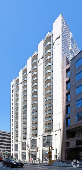 801 Bay St, Toronto, ON à louer - Photo du bâtiment - Image 2 de 4